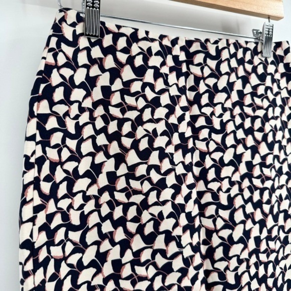 Ann Taylor Navy Blue/White Ginkgo Leaf Print Straight Pencil Skirt Women's Sz 2 - Picture 2 of 11